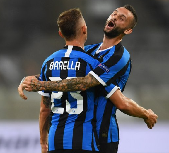 篮球火箭球队进攻端出现默契配合