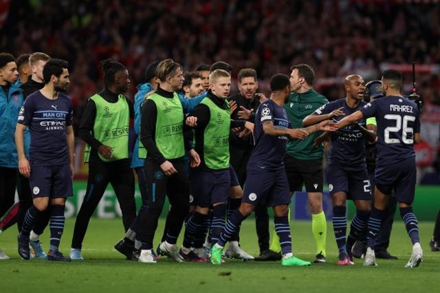 前锋终结进球荒，庆祝动作感动球迷