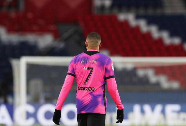 VAR音频曝光！巴萨点球判罚引争议，手球判罚背后有何真相？