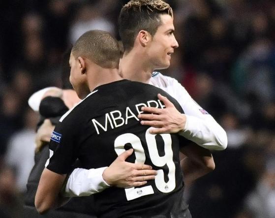 记者：于汉超正在参加B级教练培训班，下赛季将担任申花助教