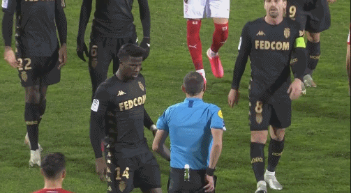 看了四年球了，在专科有一段时间刷抖音频繁给我推多...