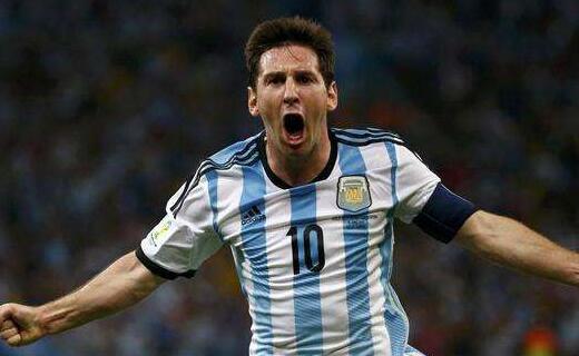 皇马本泽马梅开二度助球队取胜